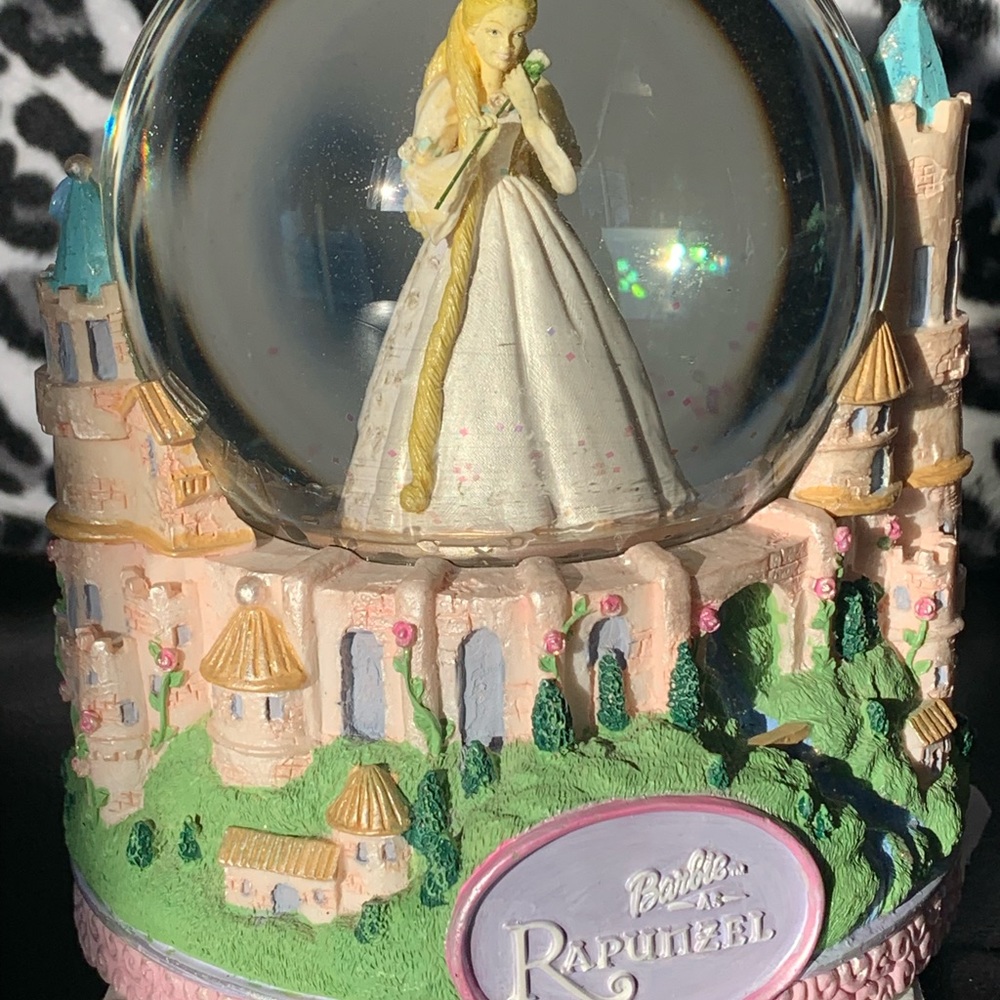Rare Vintage 2003 Barbie as Rapunzel Musical Glittering Snow Globe❄️🎀🎼💗✨